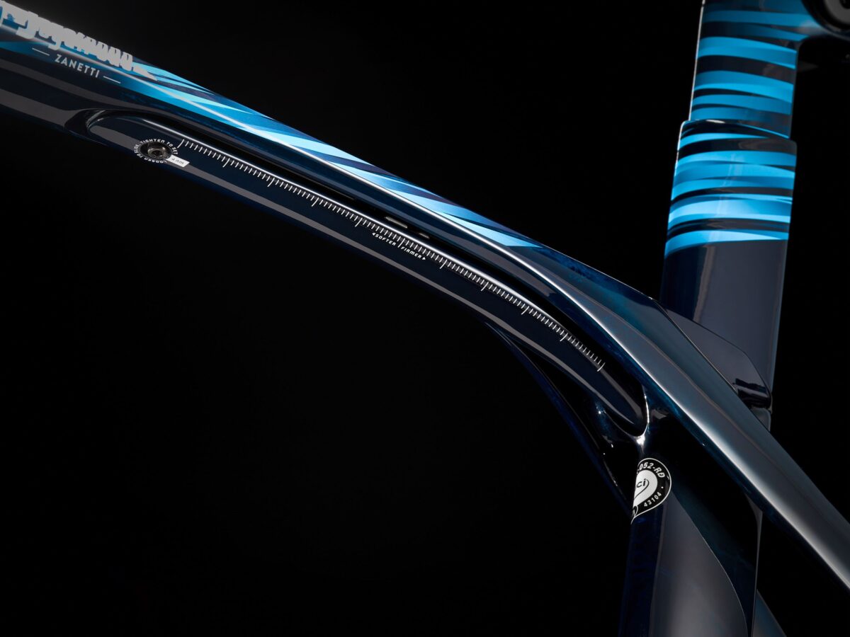 Madone SLR 6 Disc 56 Navy Carbon Smoke/Blue - Imagen 5