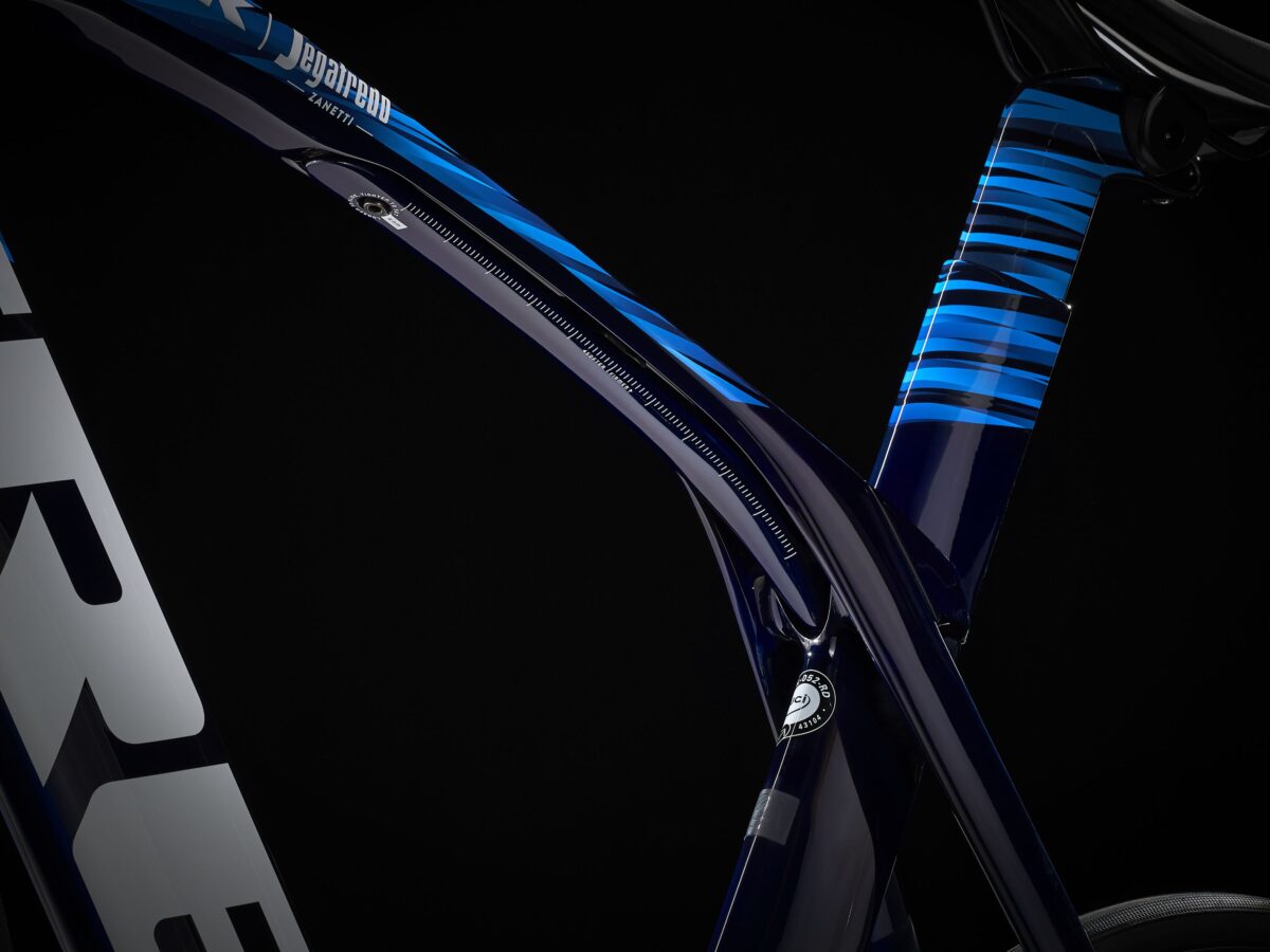 Madone SLR 6 eTap 62 Navy Carbon Smoke/Blue - Imagen 5