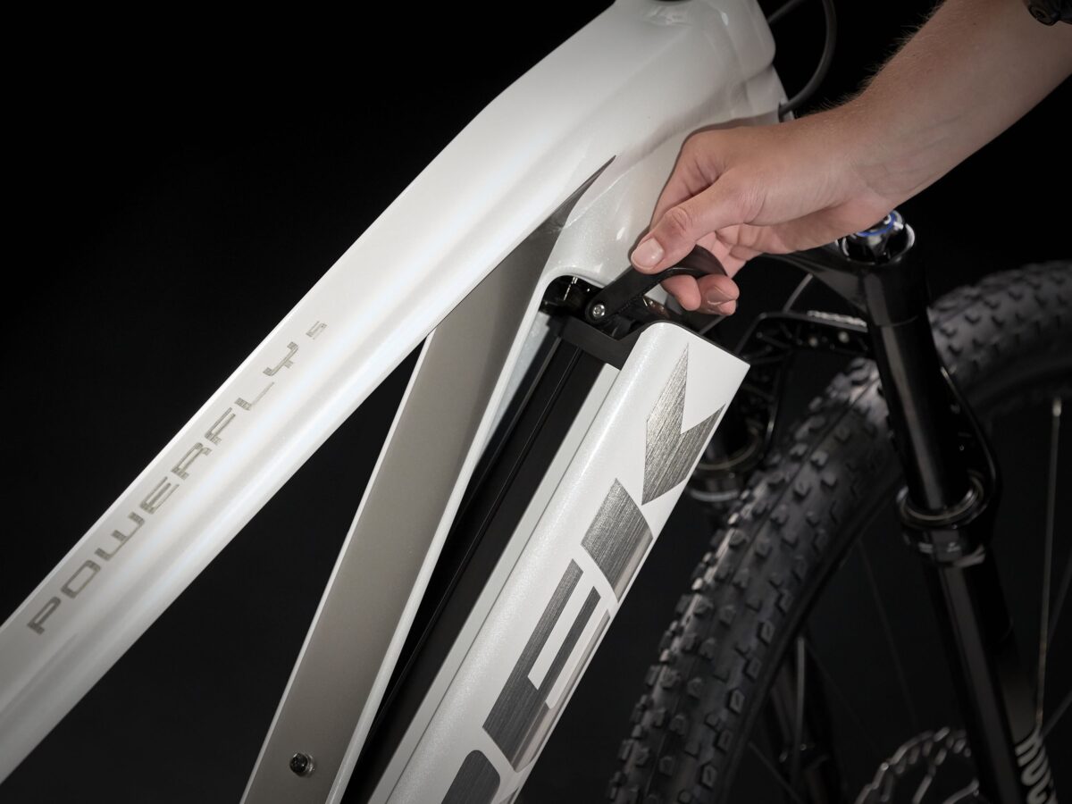Powerfly 5 EU S 27.5 Crystal White/Metallic Gunmetal - Imagen 5