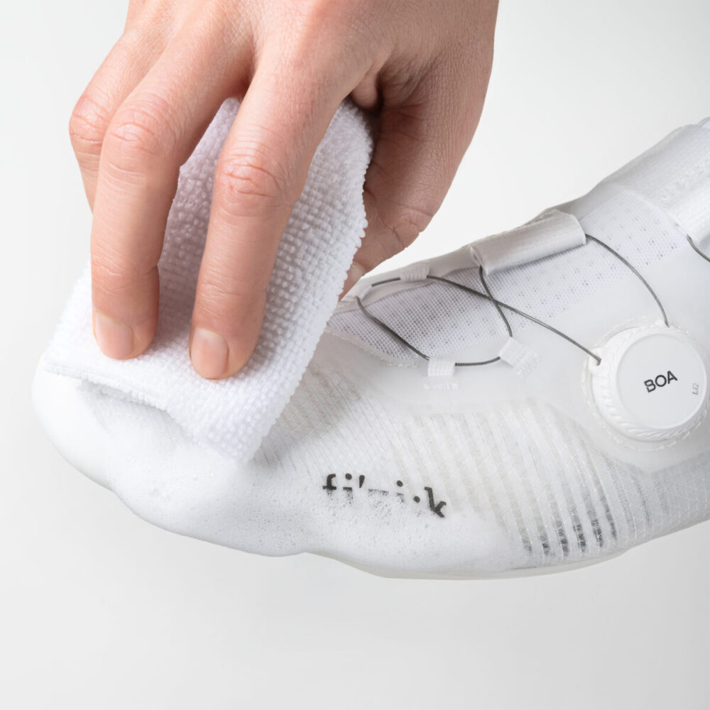 Alternative view of FIZIK KIT LIMPIEZA ZAPATILLAS