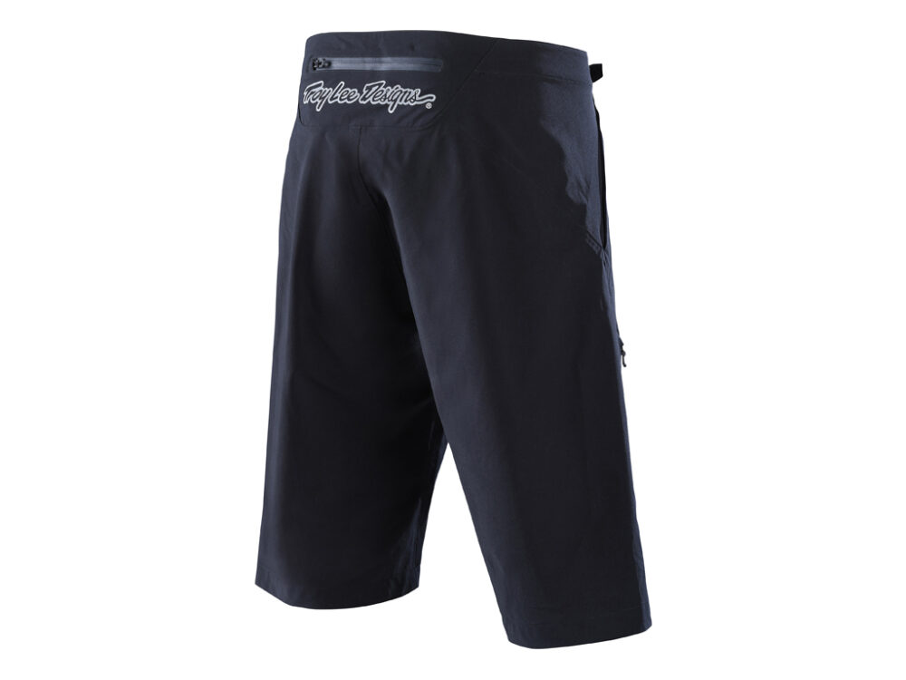 RESIST SHORT BLACK